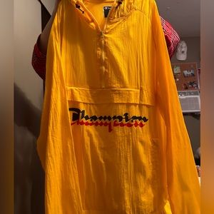 Champion Sweater / Windbreaker Yellow/Gold